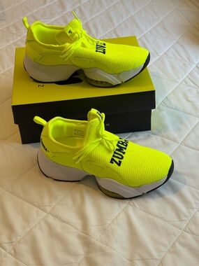 NWT Zumba Air Stomp SLIP-ON Neon Yellow